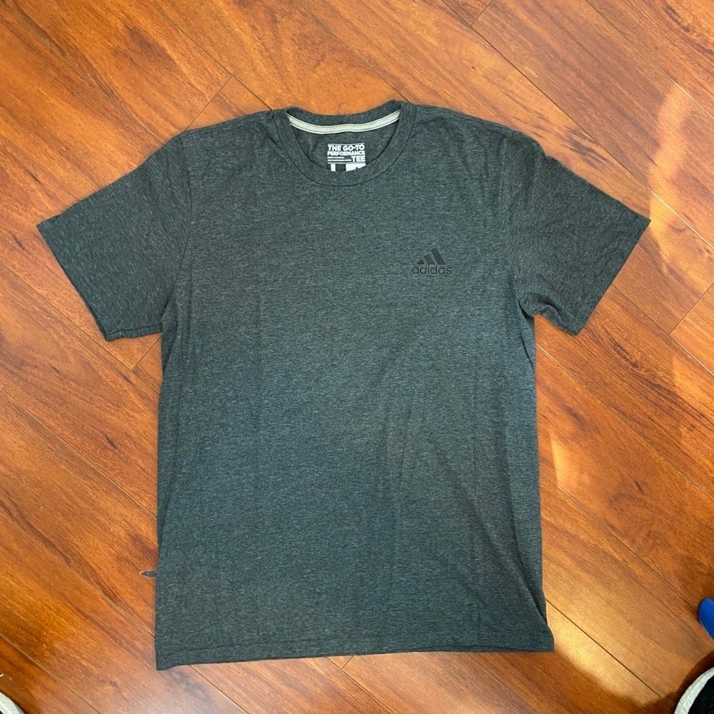 Adidas climalite workout T size L
